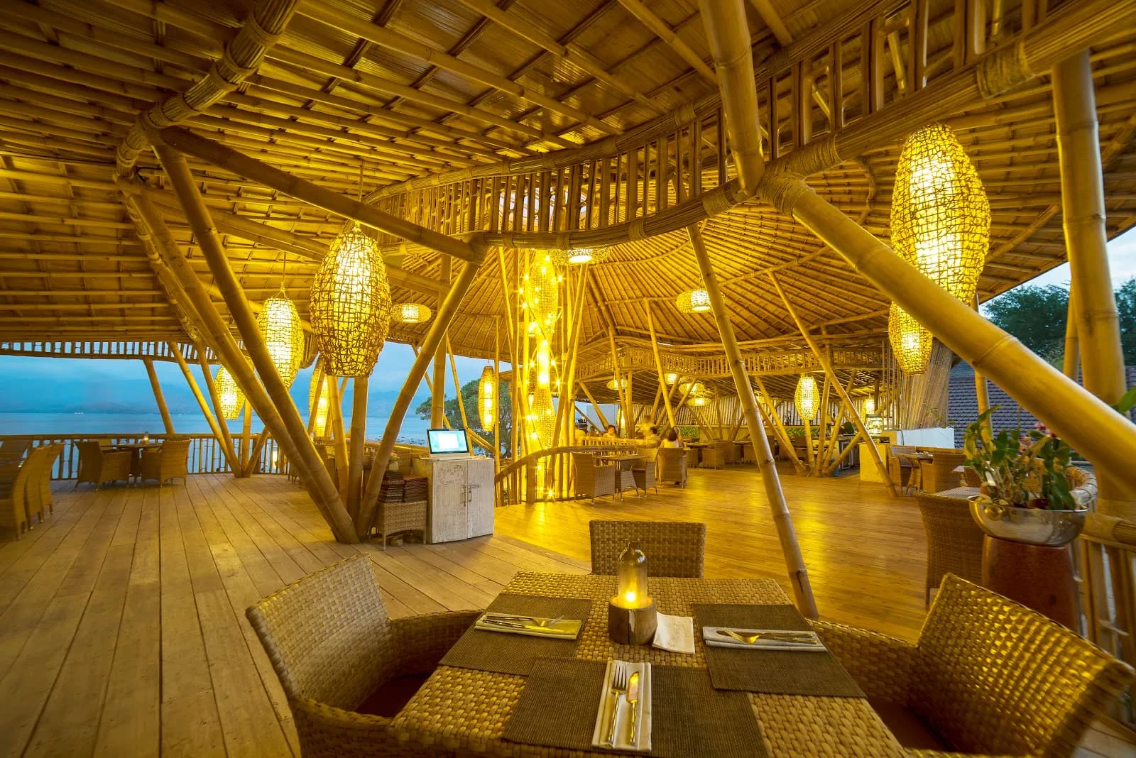 Pearl Beach Lounge